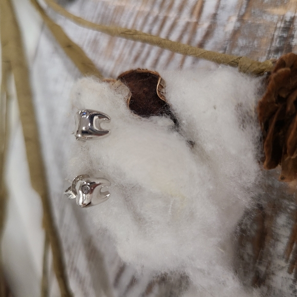 🦷🦷NEW🦷🦷ADORABLE!! 925 Sterling Silver Tooth Earrings with tiny CZ🦷🦷 - Picture 11 of 13